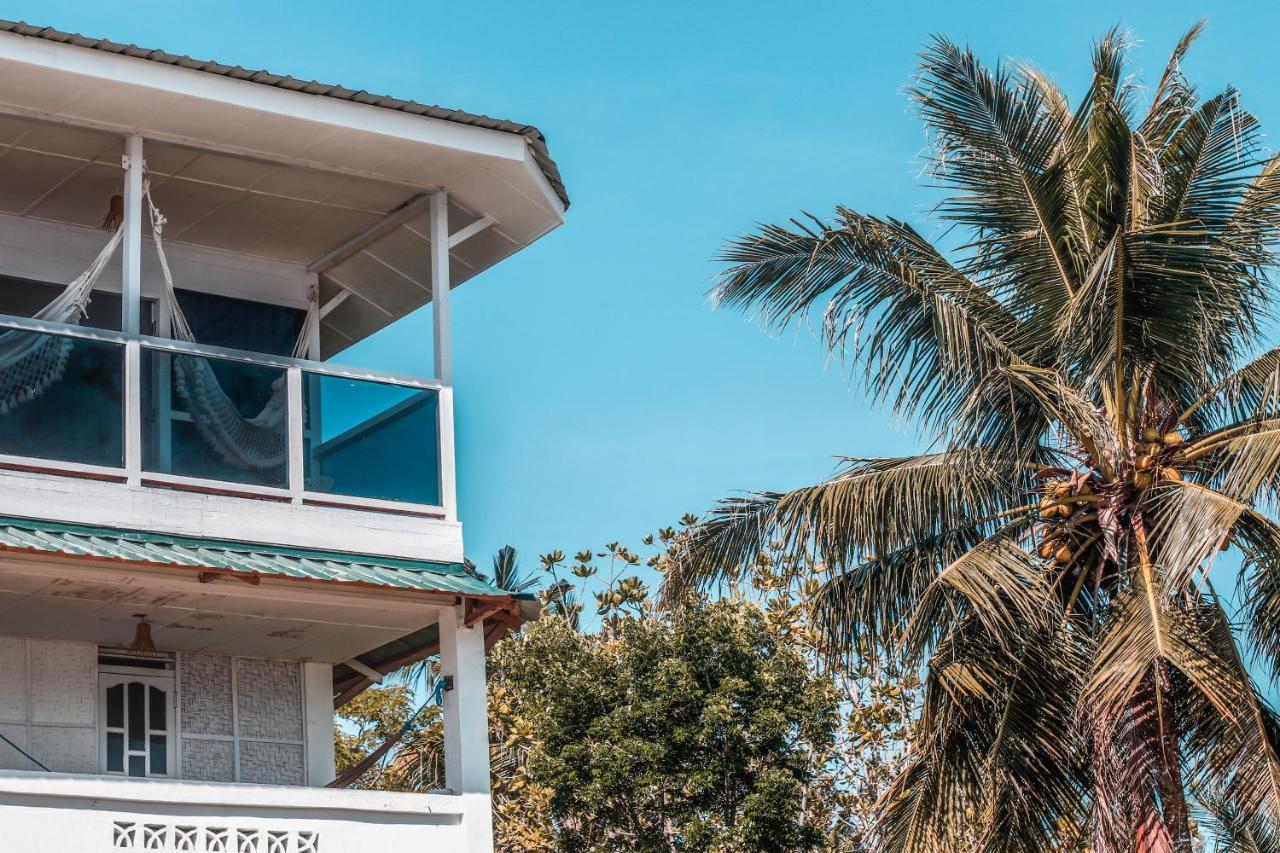 Nias Surf Stay Lagudri Bagian luar foto